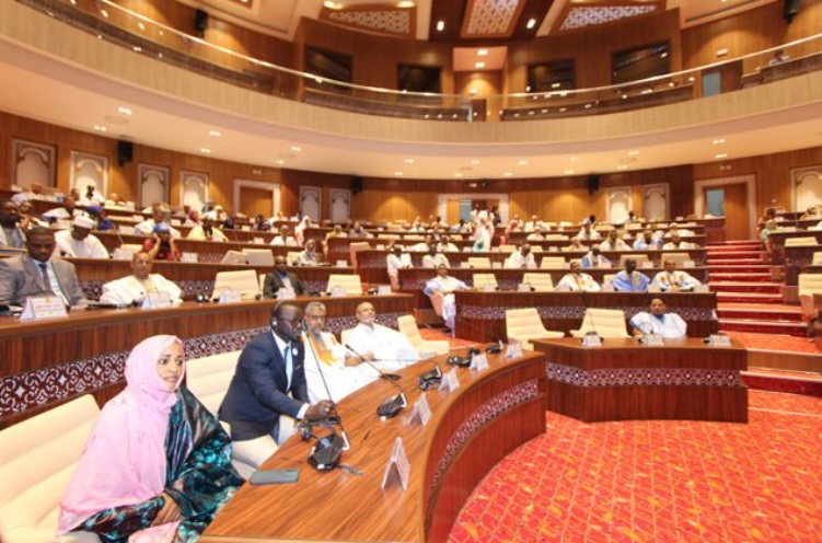 البرلمان ينتخب المقرر العام للميزانية ويحدد عدد أعضاء (...)