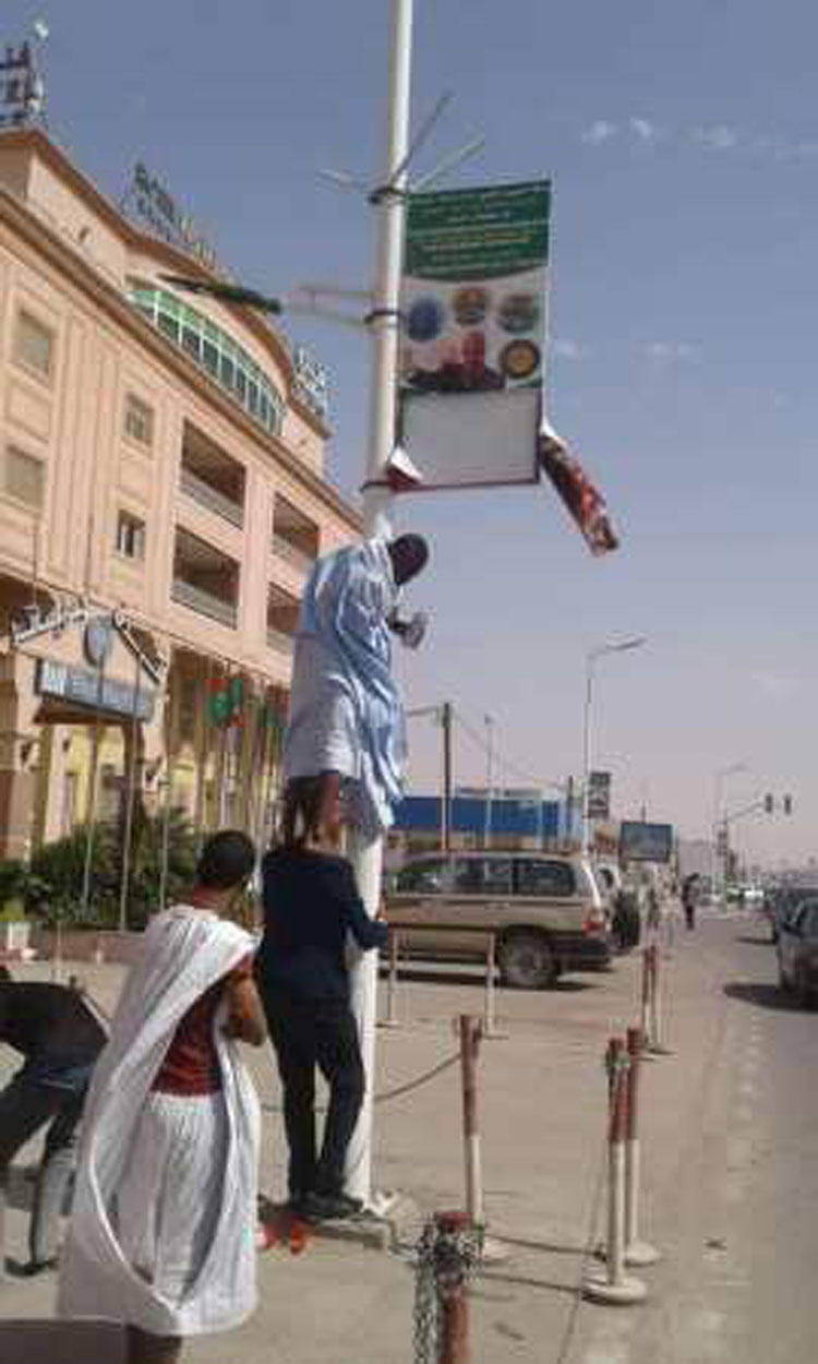 حزب حاتم ينزع لافتات المأمورية الثالثة من شوارع نواكشوط