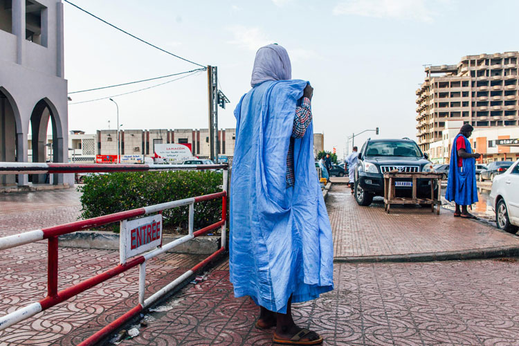 في موريتانيا: يُمنع التقاء والد العروس بزوج ابنته مدى (…)