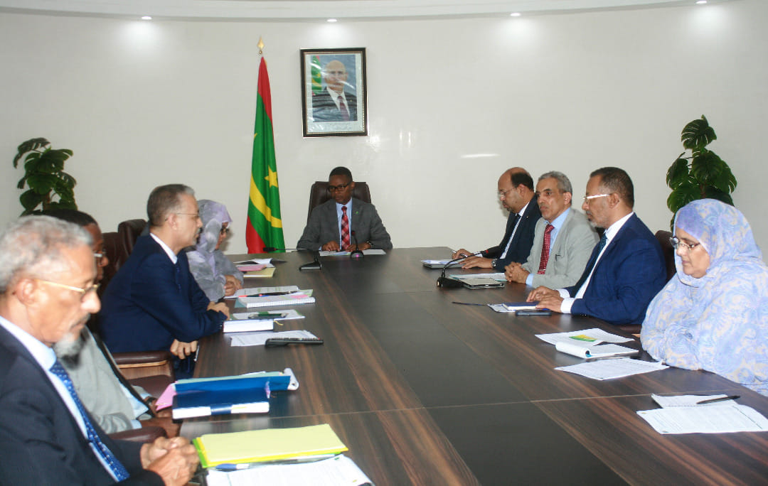 الوزير الأول يطالب لجنة الأسعار بنقص أسعار المواد الأساسية