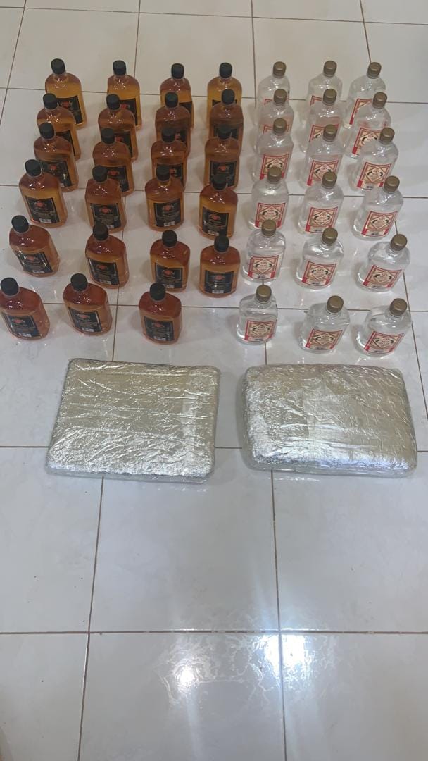 الشرطة: قبضنا على 3.5 كلغ من الحشيش و41 قنينة خمر في باص&nbsp;(…)