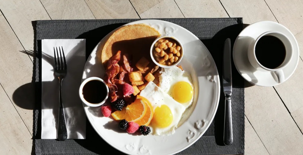 7 أطعمة ومشروبات لا تتناولها في وجبة الإفطار