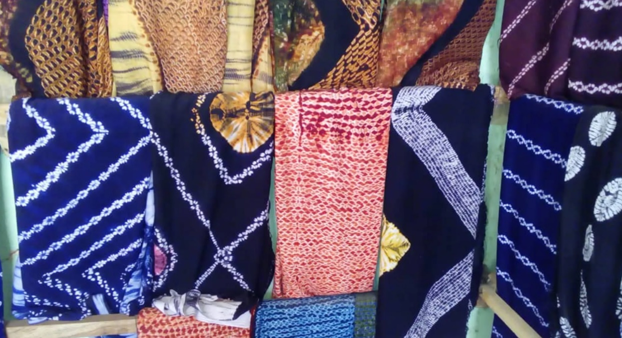 مهنة الصباغة.. لوحات على أجساد النساء