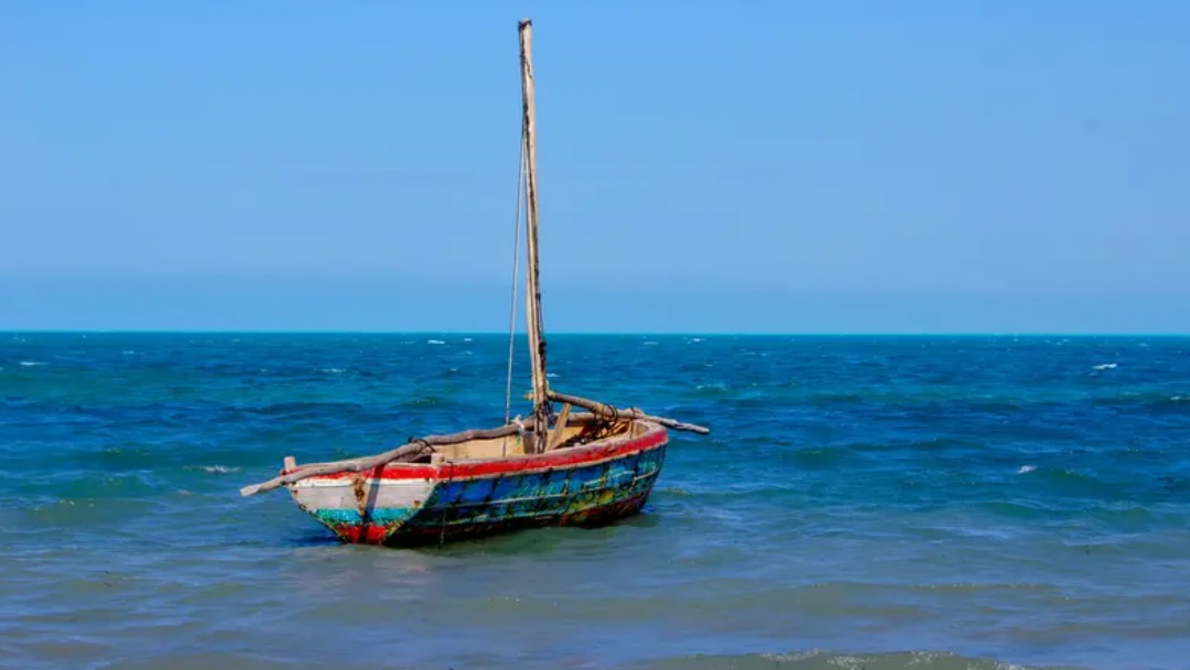 قصة رجل تاه في البحر الكاريبي 24 يوما وأنقذه الكاتشاب ومرآه!