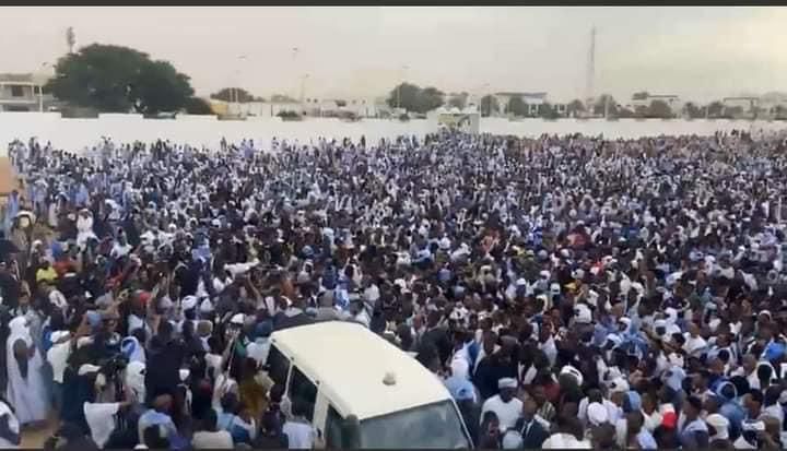 صور من صلاة الجنازة على المرحوم الصوفي بمسجد ابن عباس