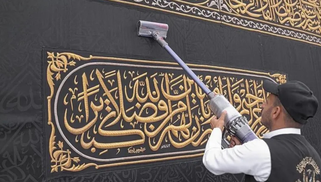 كسوة الكعبة المشرفة تستعد لشهر رمضان(صورة)