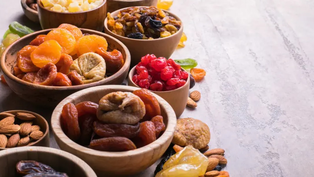 لهذه الأسباب في رمضان يجب أن تحرص على تناول الفواكه المجففة