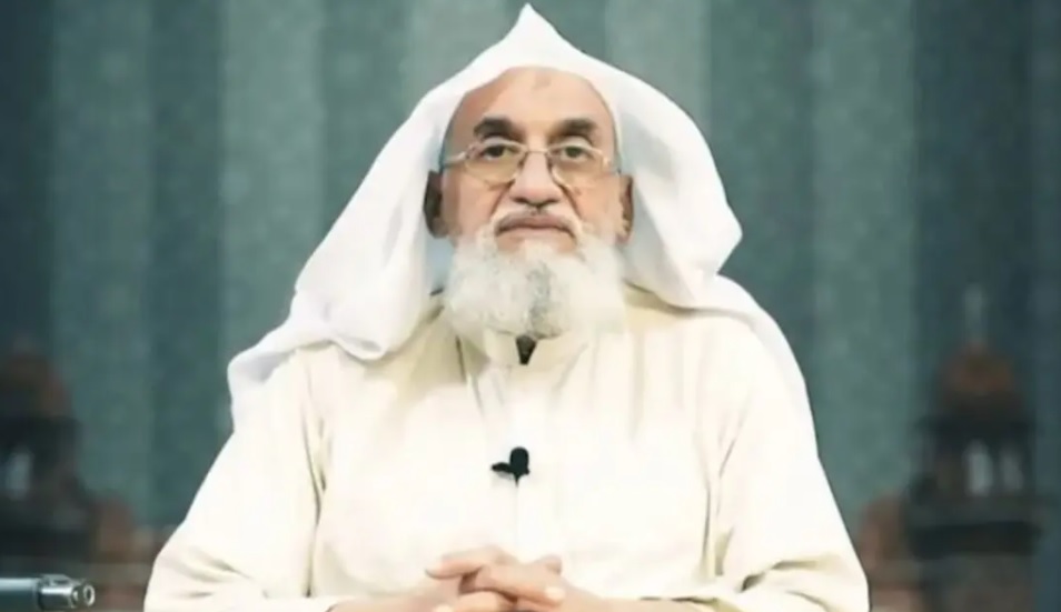 الظواهري في صورة جديدة تكذب شائعات وفاته(صورة)