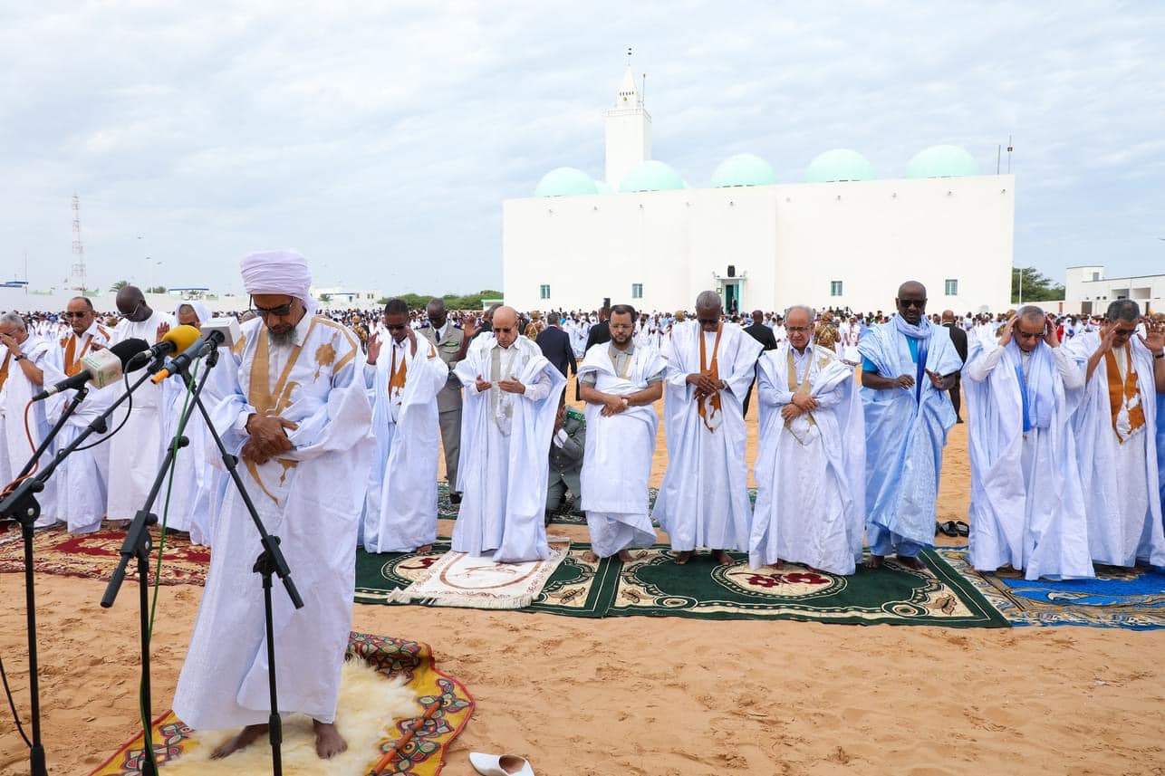 صور من صلاة عيد الفطر من جامع ابن عباس