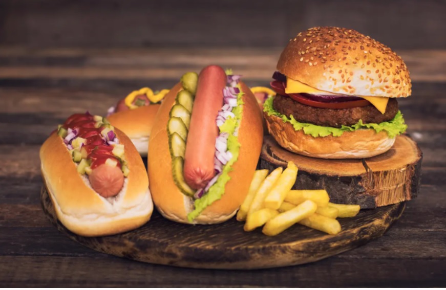 لا تقربوها.. تحذير من هذه الأطعمة خلال رمضان