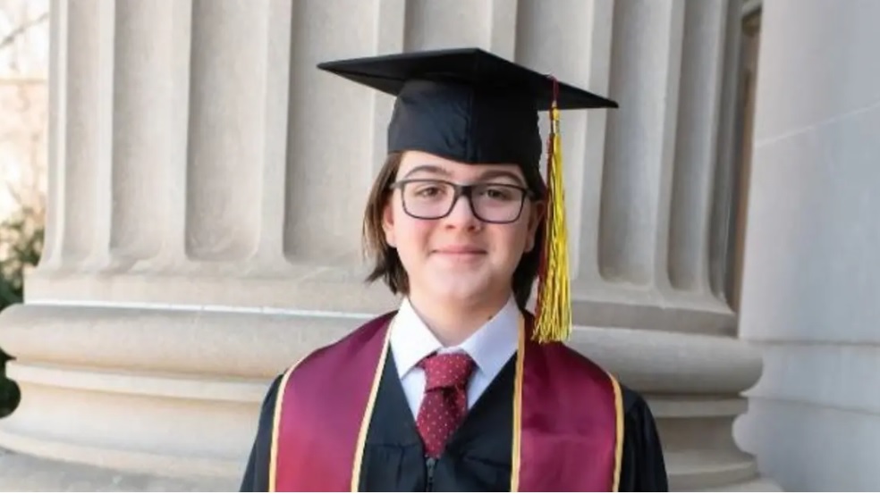 تعرف إلى أينشتاين الصغير.. عمره 13 عاماً ويحضر&nbsp;(…)