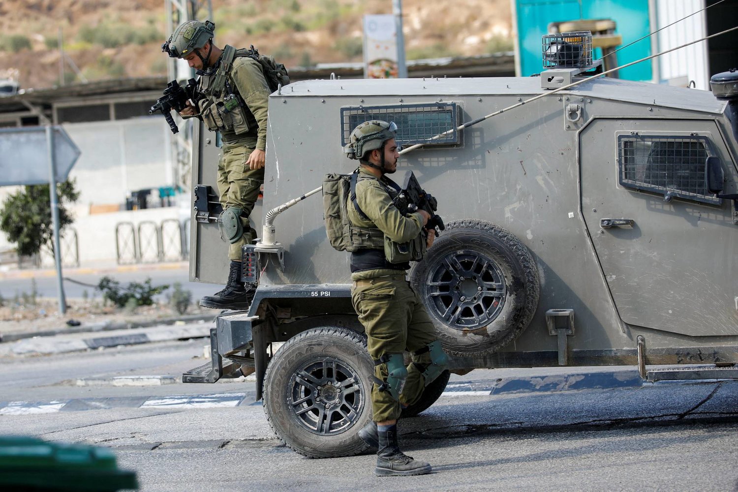 خبير عسكري: إسرائيل لم تتقدم في عمق غزة وإنما على (...)