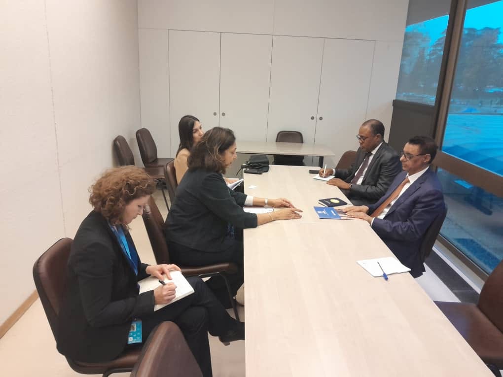 على هامش المنتدى العالمي لللاجئين: وزير موريتاني يبحث مع&nbsp;(…)