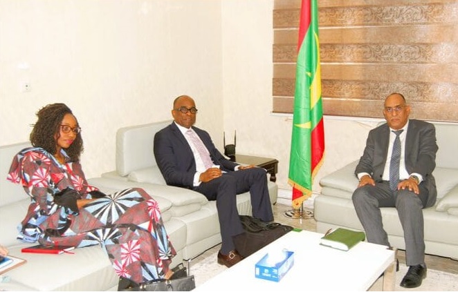 وزير المالية الموريتاني يلتقي مدير المركز الإقليمي (...)