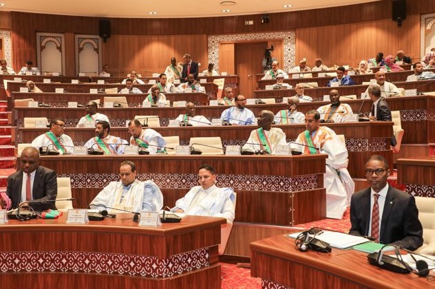 انطلاق جلسة البرلمان المخصصة لنقاش تقرير الوزير الأول