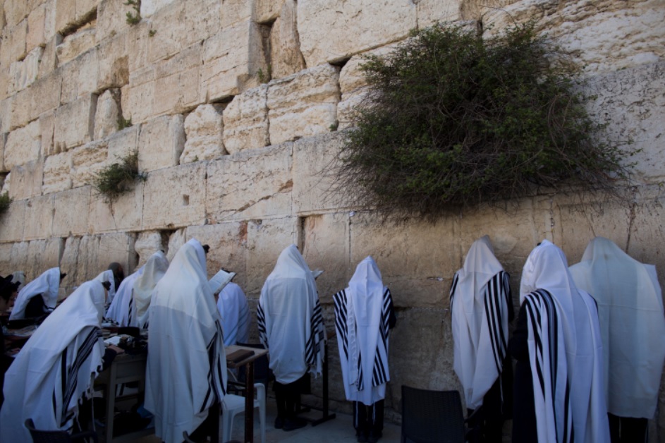 كاتب إسرائيلي: آن لنا نحن اليهود أن نعود للشتات