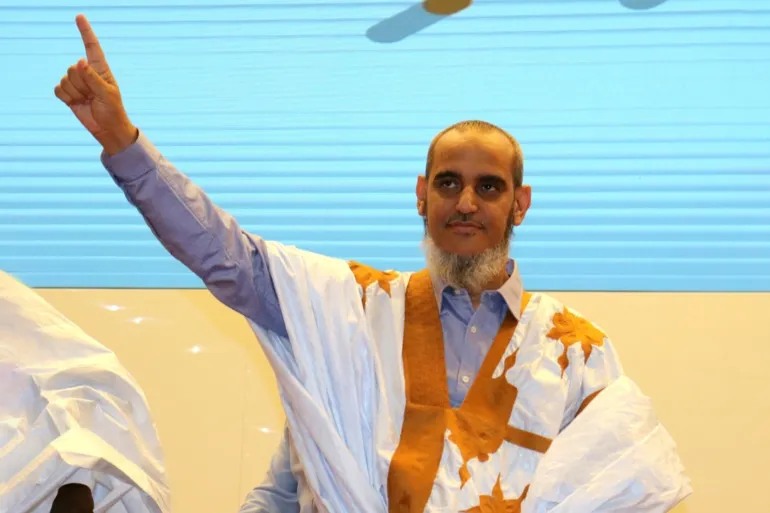 رئيس حزب تواصل يبحث الرئاسيات المقبلة مع ثلاثة مرشحين&nbsp;(…)