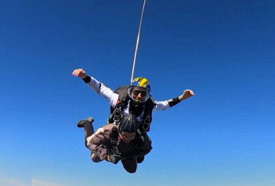 عمرها 103 أعوام تحطم رقما قياسيا عالميا في القفز&nbsp;(…)