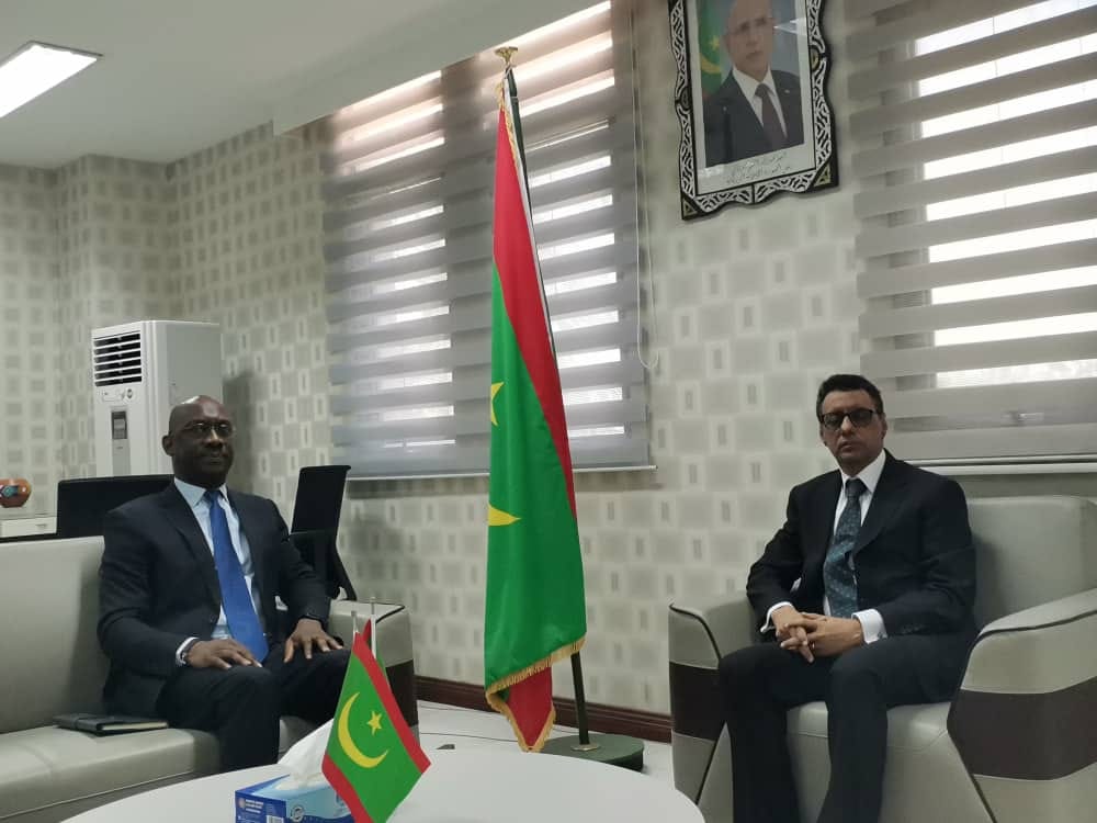 وزير الاقتصاد يجتمع في لقاءين منفردين بممثل مؤسسة (…)