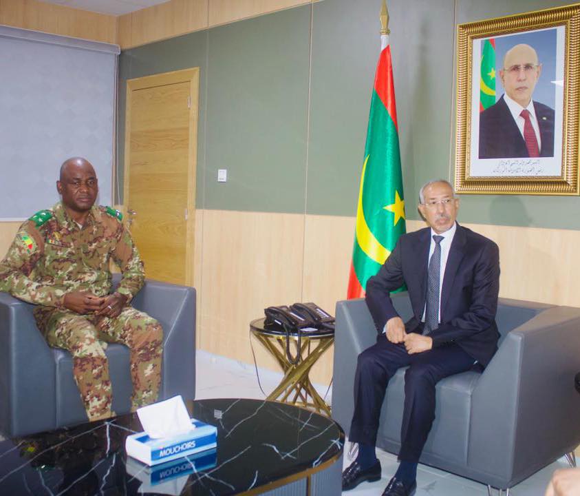 وزير الدفاع ينقاش المشاكل الأمنية على الحدود بين&nbsp;(…)