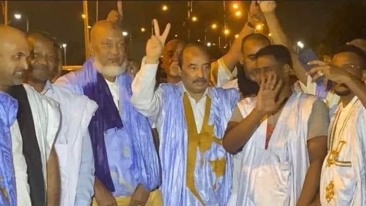 صور لحظة وصول الرئيس السابق ولد عبد العزيز للمجلس (…)