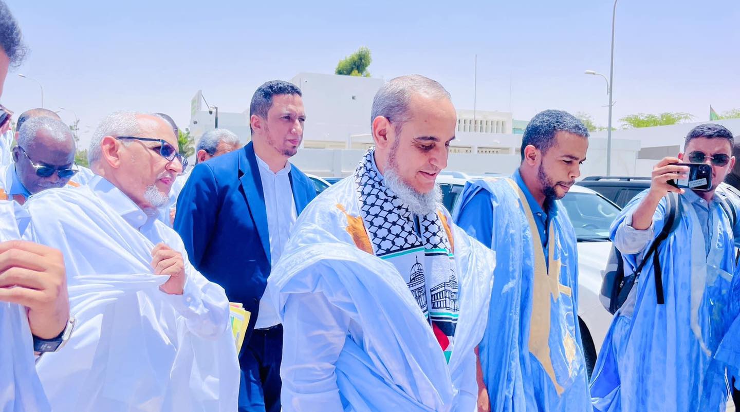 زعيم المعارضة يوقف سيارته الحكومية ويطلب وزارة المالية&nbsp;(…)