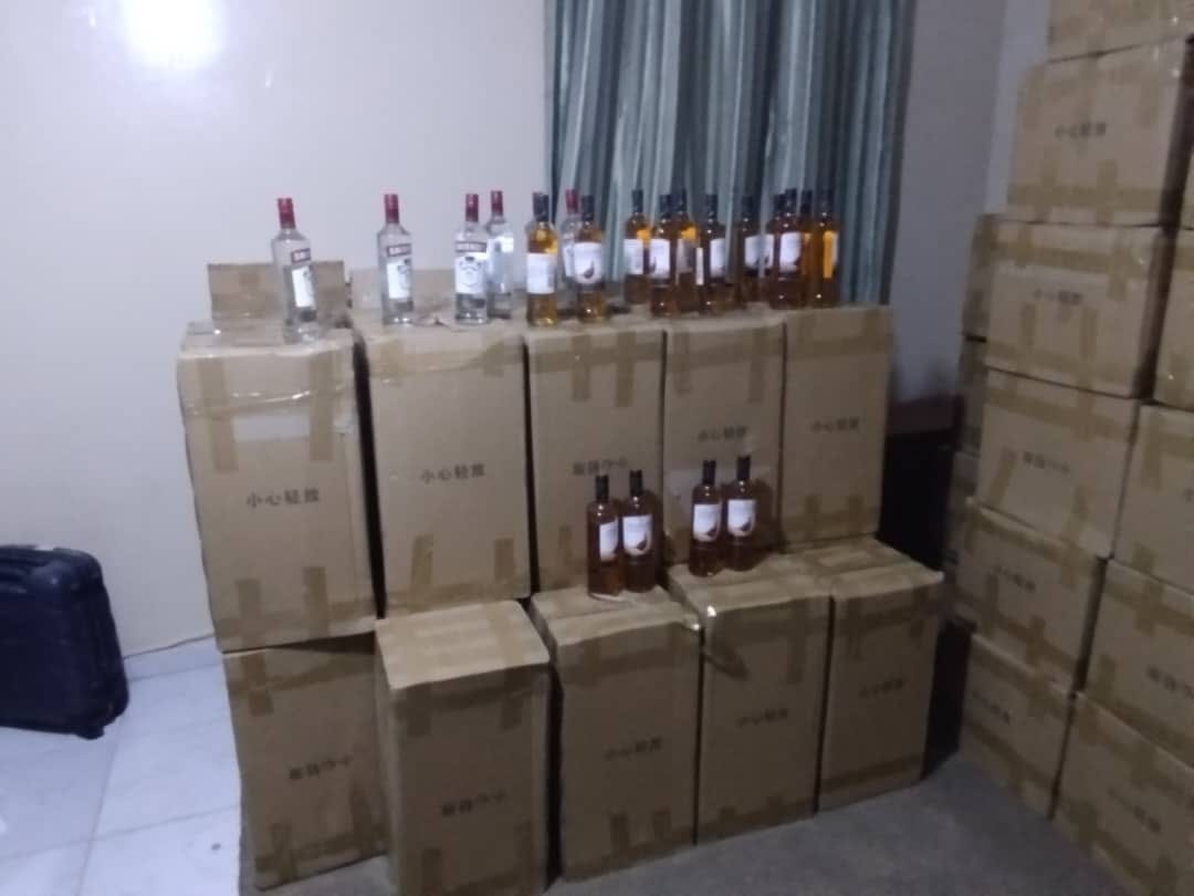 الشرطة: ضبطنا 6624 علبة من مسكر بيير و2088 قارورة من (…)
