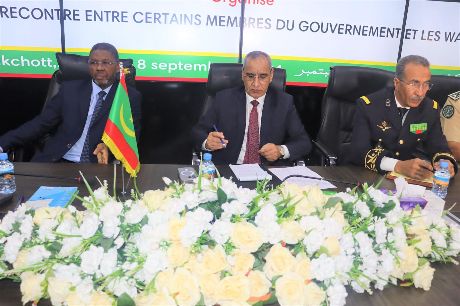 وزارة الداخلية تجمع الولاياة مع القيادات الأمنية وإدارة&nbsp;(…)