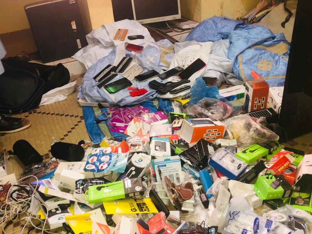 الشرطة تنشر صور وتفاصيل ما ضبطته عند عصابة إجرامية تنشط&nbsp;(…)