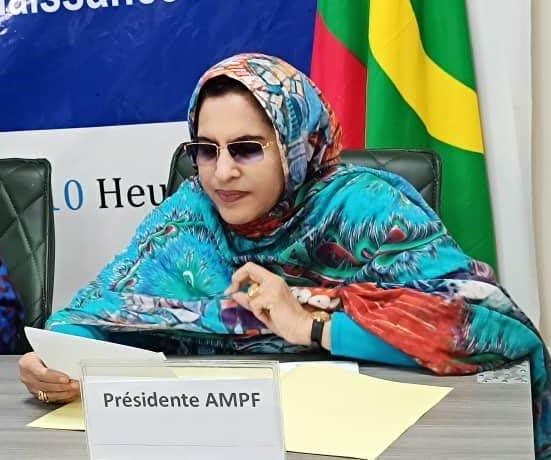 من يسبح عكس التيار يجرفه