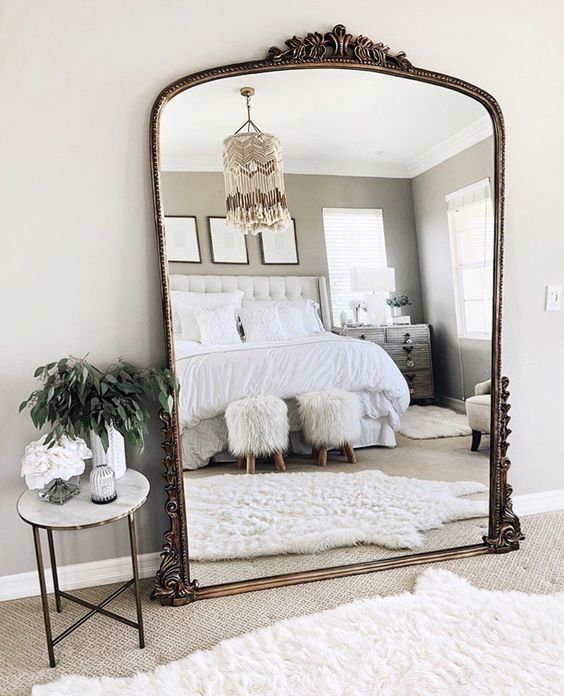 لهذه الأسباب يحذر الخبراء من وجود المرايا في غرف النوم