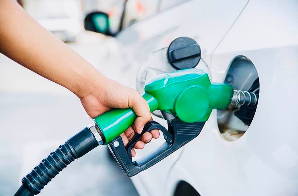 تخفيض الدعم الحكومي لأسعار الوقود أمر حتمي مهما كان توقيته