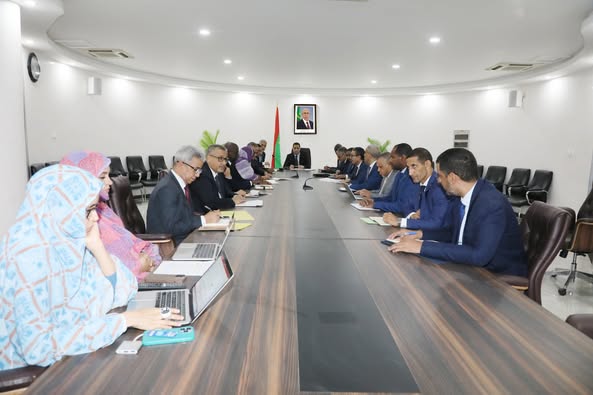 الوزير الأول يجتمع باللجنة الوزارية المشتركة المكلفة&nbsp;(…)