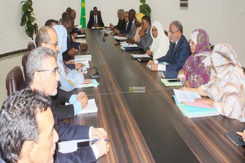 ولد بلال يجتمع باللجنة الوزارية المكلفة بمتابعة&nbsp;(…)