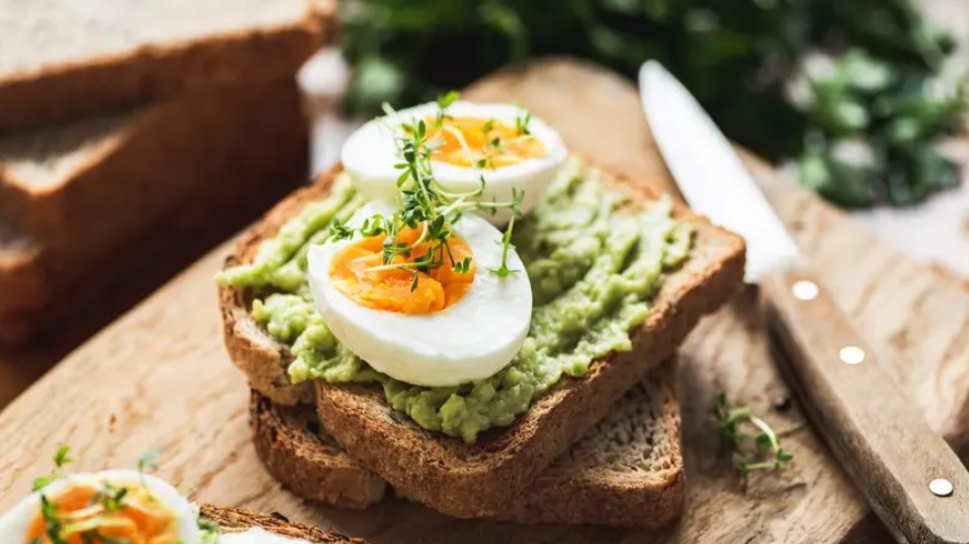 هذه أسوأ 4 عادات لتناول الفطور بالنسبة لسكر الدم