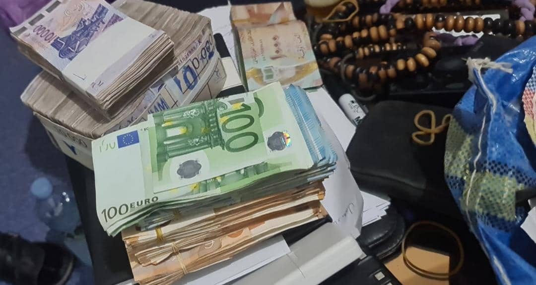 الشرطة: أعتقلنا طبيبا عاما أجنبيا قام بسرقة مبالغ مالية&nbsp;(…)