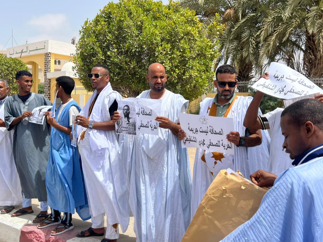 حركة كفانا تحتج أمام العدالة بالتزامن مع استئناف محاكمة (…)