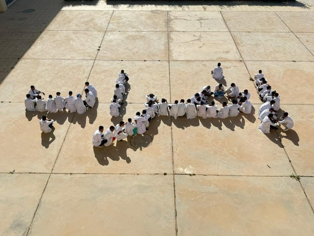 طلاب كلية الطب والصيدلة وطب الأسنان يواصلون مقاطعة (…)