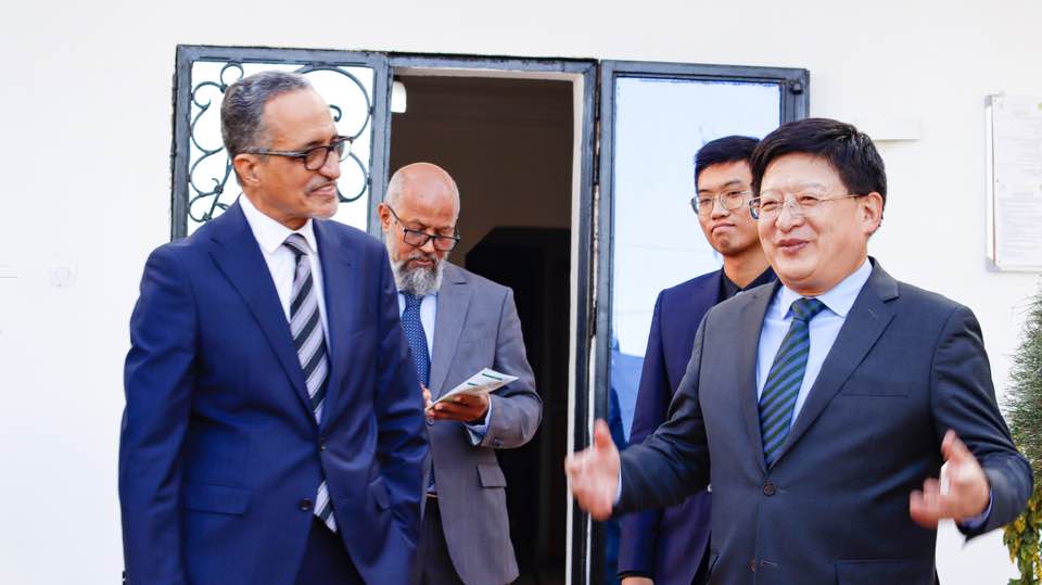 السفير الصيني بانواكشوط يزور جائزة شنقيط
