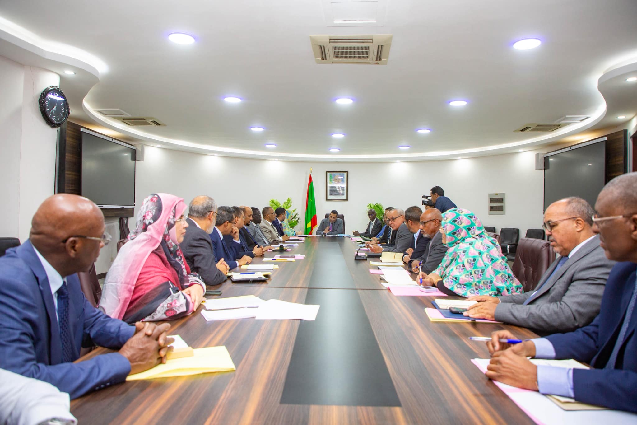 الوزير الأول ولد اجاي للجنة الوزارية المكلفة بـ 