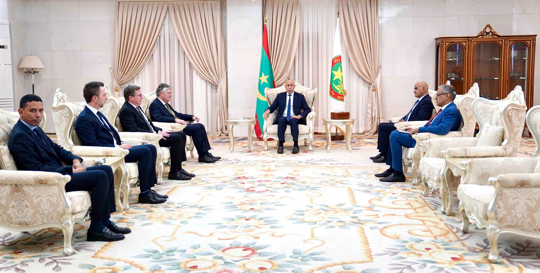 الرئيس غزواني يلتقي بوفد من شركة كوسموس إنرجي