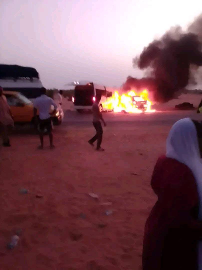 صور حادث سير مروع شرق واد الناقة: اصطدام باص يحمل جنازة (…)