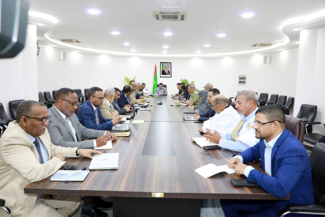 الوزير الأول يلزم اللجنة الوزارية المكلفة بمتابعة إصلاح (…)