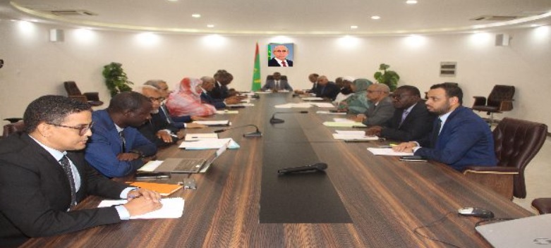 الوزير الأول يجتمع باللجنة الوزارية المكلفة بالتعاطي مع&nbsp;(…)