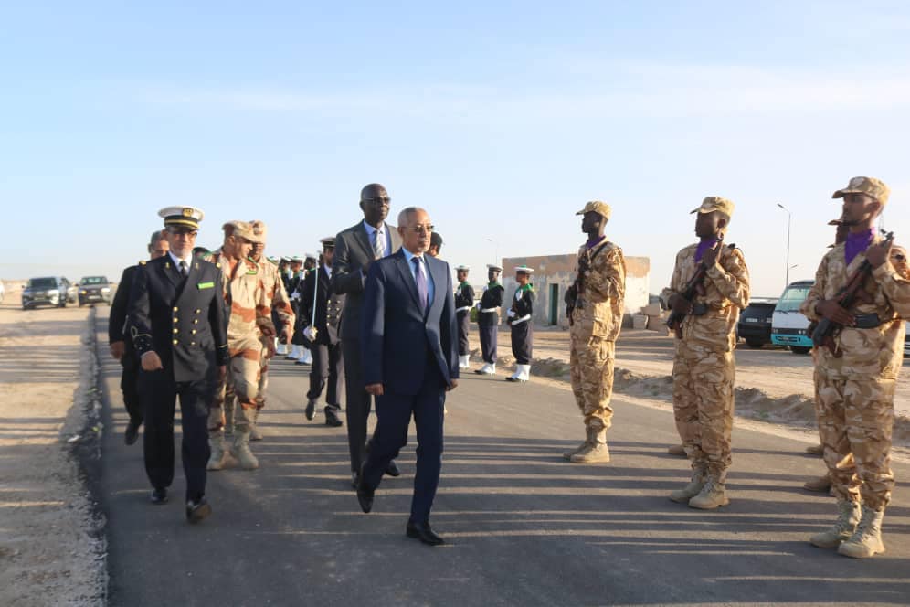 وزيرا الدفاع والاقتصاد يزوران محطة الرادار التابع لأركان&nbsp;(…)