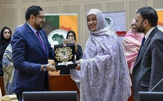 مؤتمر تعزيز السلم يسلم درع النسخة الثالثة من المؤتمر&nbsp;(…)