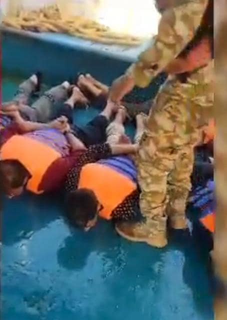 الجيش الموريتاني ينشر صور وتفاصيل توقيف سفينة محملة&nbsp;(…)