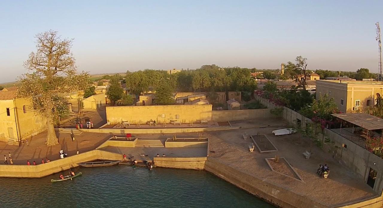 دگانه: مرفأ أدب وتاريخ