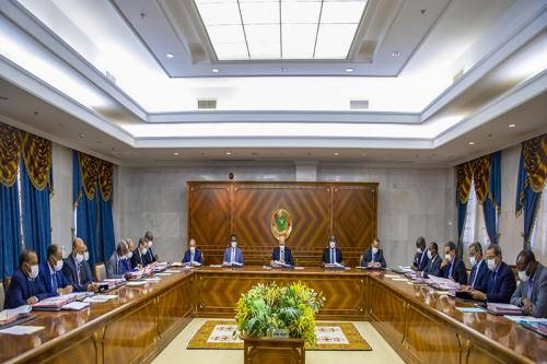 مجلس الوزراء يصادق على مشروعين ويجري تعديلات