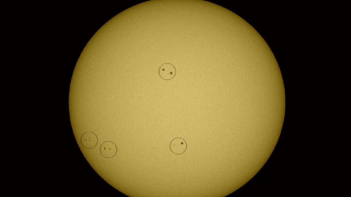 رصد بقع على سطح الشمس من سماء السعودية(صورة)